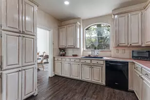 923 Holly Hills Ct, Keller, TX 76248 - Photo 7