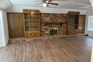 520 Baker Dr, Hurst, TX 76054 - Photo 3