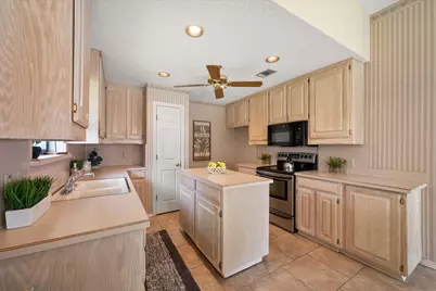 2207 Hunter View Court, Arlington, TX 76013 - Photo 13