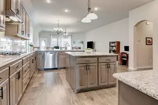 324 Sugar Creek Ln, Saginaw, TX 76131 - Photo 11