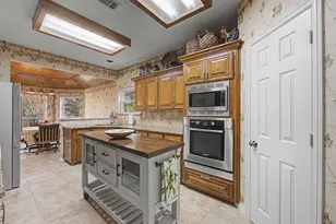 524 Estate Dr, Grand Prairie, TX 75052 - Photo 11