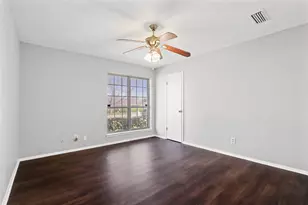 2736 Meadow Harvest Ln, Dallas, TX 75237 - Photo 11