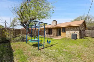 2736 Meadow Harvest Ln, Dallas, TX 75237 - Photo 15