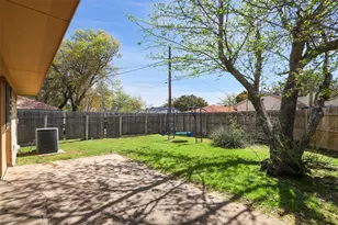 2736 Meadow Harvest Ln, Dallas, TX 75237 - Photo 17