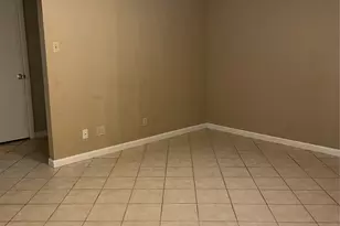 2111 W Pearl St, Granbury, TX 76048 - Photo 5