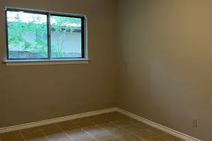 2111 W Pearl St, Granbury, TX 76048 - Photo 7