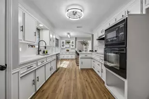 9320 Whitehurst Dr, Dallas, TX 75243 - Photo 11