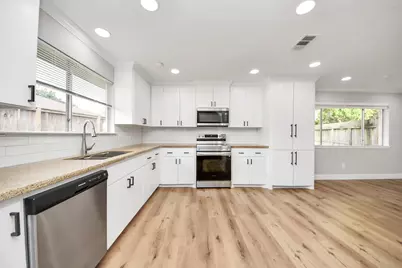 3407 Chalfont Court, Houston, TX 77066 - Photo 5