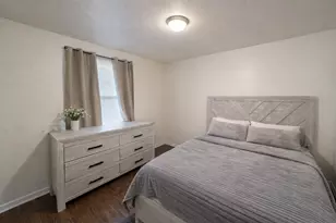 2901 Maple Dr, Garland, TX 75042 - Photo 9