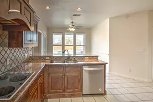 1400 N Saint Charles Ave, Pilot Point, TX 76258 - Photo 13