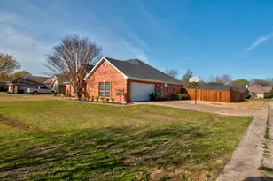 1400 N Saint Charles Ave, Pilot Point, TX 76258 - Photo 3