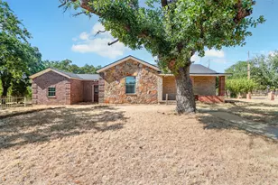315 21st St, Mineral Wells, TX 76067 - Photo 1