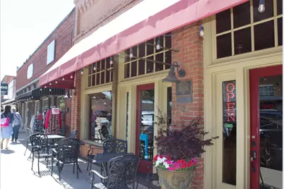 422 Smith Street, Grapevine, TX 76051 - Photo 5