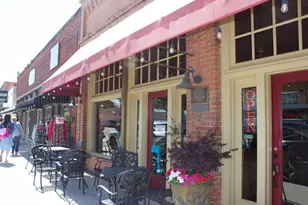 422 Smith St, Grapevine, TX 76051 - Photo 5