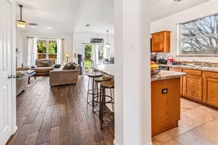 804 Ridge Point Dr, Grand Prairie, TX 75052 - Photo 9