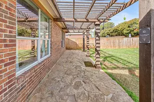 804 Ridge Point Dr, Grand Prairie, TX 75052 - Photo 37