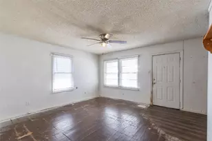 509 Scott St, Tye, TX 79563 - Photo 9