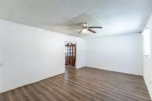 509 Scott St, Tye, TX 79563 - Photo 5