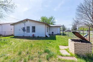 509 Scott St, Tye, TX 79563 - Photo 21