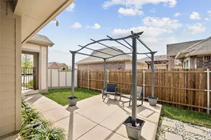 916 Crockett St, Aubrey, TX 76227 - Photo 5