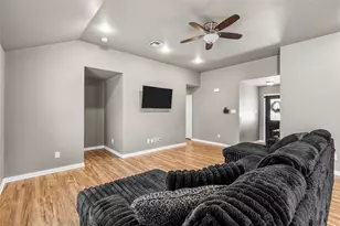 606 Powers St, Lacy Lakeview, TX 76705 - Photo 3