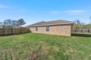 606 Powers St, Lacy Lakeview, TX 76705 - Photo 23
