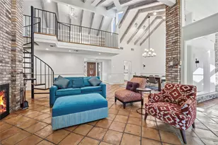 2145 Fountain Square Dr, Fort Worth, TX 76107 - Photo 9