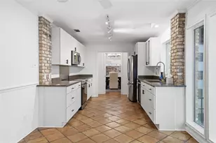 2145 Fountain Square Dr, Fort Worth, TX 76107 - Photo 13
