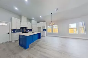 1228 E Leuda St, Fort Worth, TX 76104 - Photo 5