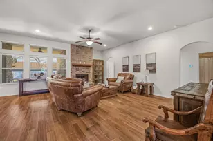 883 Mimosa Ct, Stephenville, TX 76401 - Photo 5