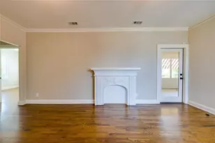 2837 Hemphill St, Fort Worth, TX 76110 - Photo 3