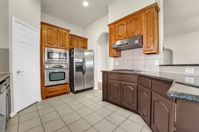 2720 Eastland Drive, Grand Prairie, TX 75052 - Photo 9