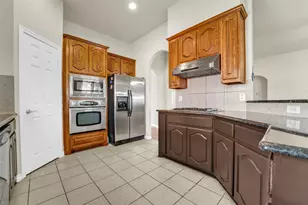 2720 Eastland Dr, Grand Prairie, TX 75052 - Photo 9