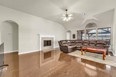 2720 Eastland Drive, Grand Prairie, TX 75052 - Photo 5