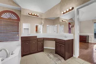 2720 Eastland Dr, Grand Prairie, TX 75052 - Photo 21