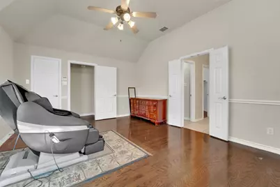 2720 Eastland Drive, Grand Prairie, TX 75052 - Photo 13