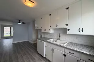 911 W Louisa Ave, Iowa Park, TX 76367 - Photo 3