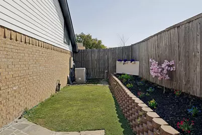 2102 Avignon Drive, Carrollton, TX 75007 - Photo 25