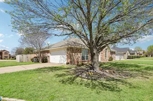 1325 Lake Shore Dr, Crowley, TX 76036 - Photo 3