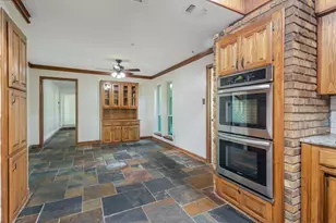 3917 Laurel Ln, Bedford, TX 76021 - Photo 9