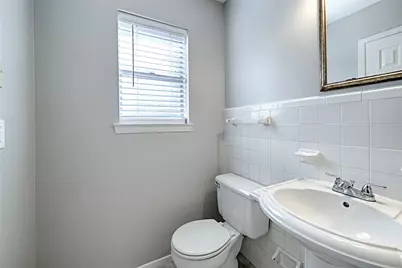 2304 Meadow Crest, Irving, TX 75060 - Photo 17