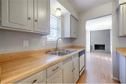 2304 Meadow Crest, Irving, TX 75060 - Photo 7