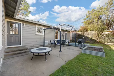 1116 Poindexter Avenue, Cleburne, TX 76033 - Photo 23