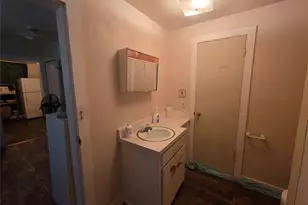 401 W Wilson St, Cleburne, TX 76033 - Photo 5
