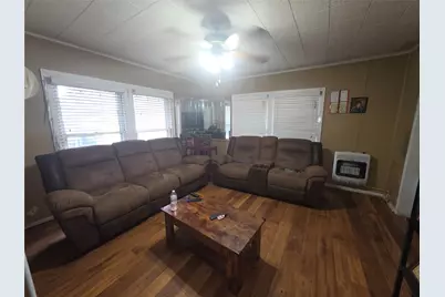 305 S Wood Street, Cleburne, TX 76033 - Photo 3