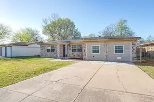 2101 Bettibart St, Fort Worth, TX 76134 - Photo 3