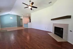 304 E Clover Park Dr, Fort Worth, TX 76140 - Photo 5