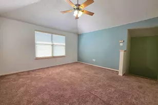 304 E Clover Park Dr, Fort Worth, TX 76140 - Photo 15