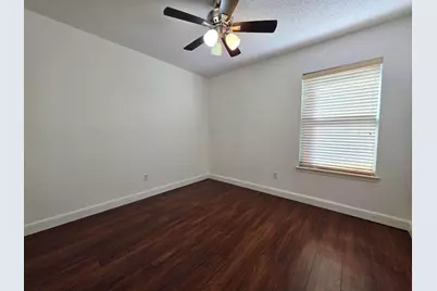 304 E Clover Park Drive, Fort Worth, TX 76140 - Photo 11