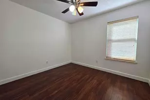 304 E Clover Park Dr, Fort Worth, TX 76140 - Photo 11